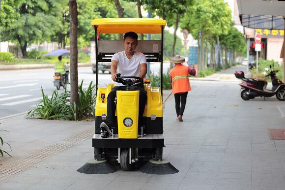 駕駛式掃地機 駕駛式掃地機