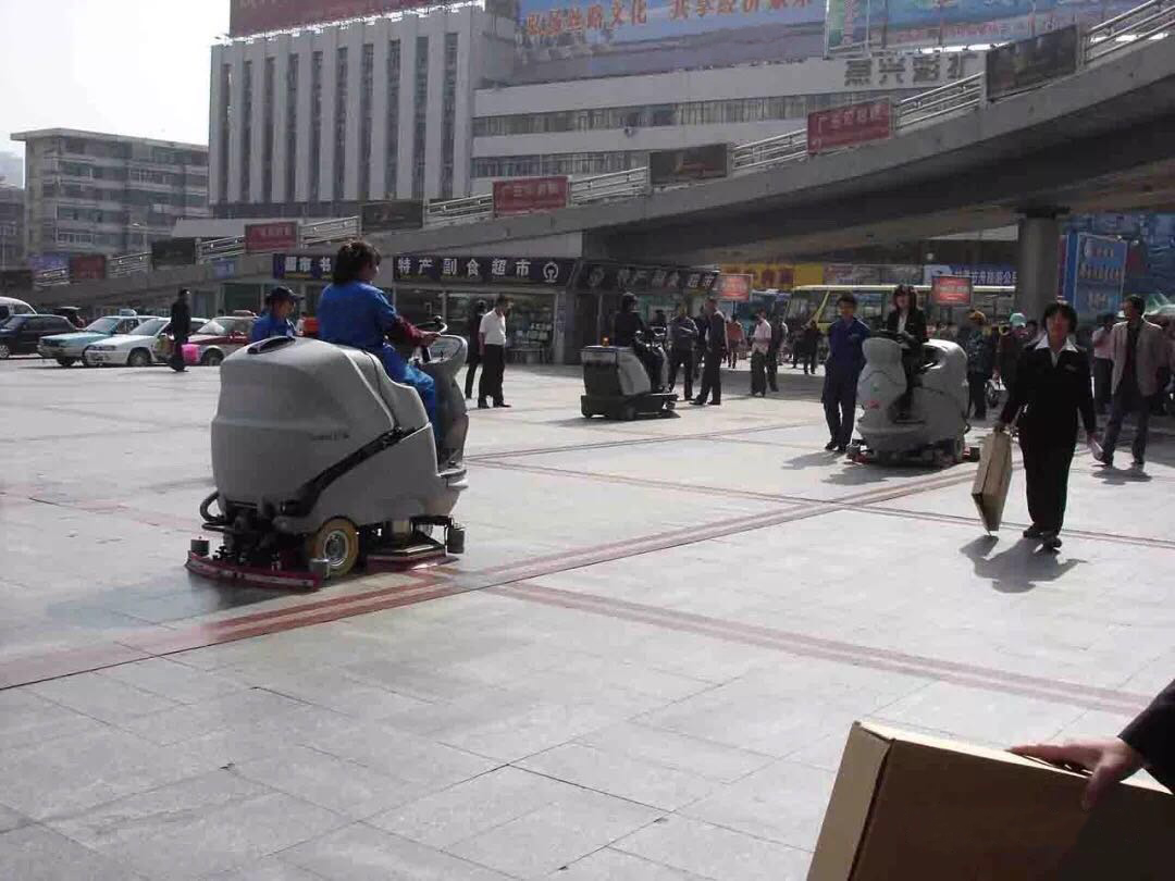 駕駛式洗地機 駕駛式洗地機