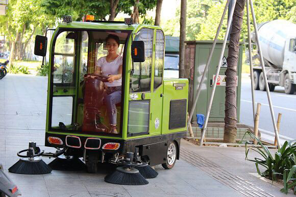 駕駛式掃地車 駕駛式掃地車