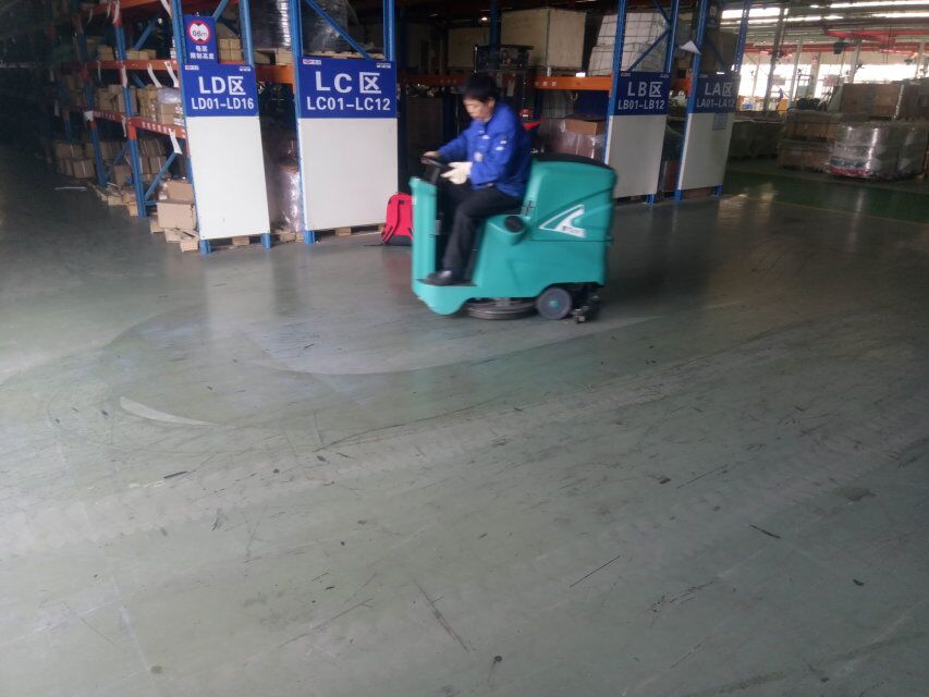 駕駛式洗地車 駕駛式洗地車