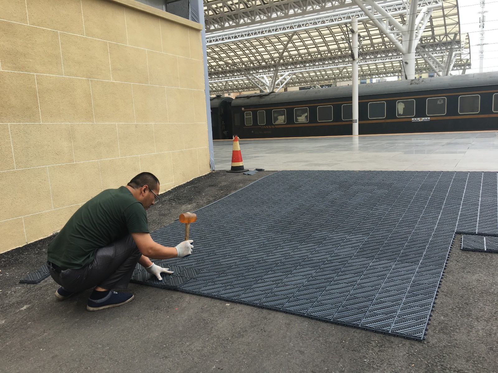 青島地墊鑫金邦 青島地墊鑫金邦