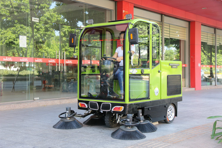 駕駛式掃地機(jī) 駕駛式掃地機(jī)