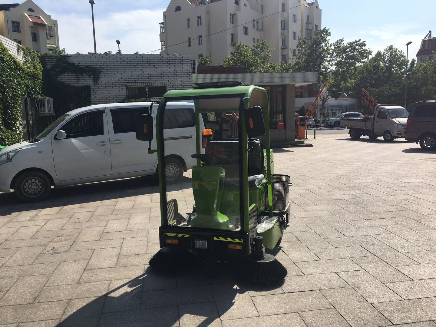 駕駛式掃地機 駕駛式掃地機